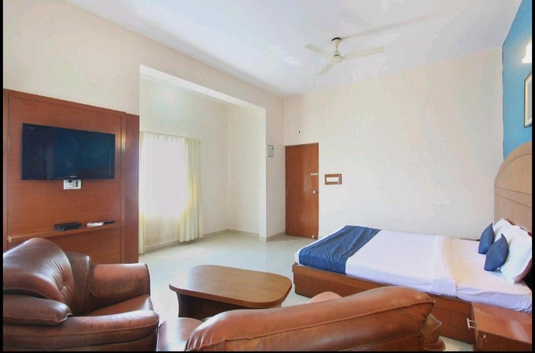 Hotel Stay By The Way ไมซอร์ ภายนอก รูปภาพ