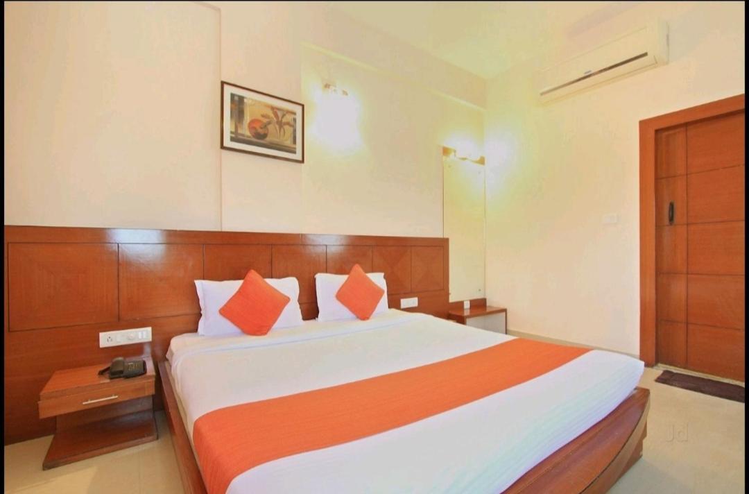 Hotel Stay By The Way ไมซอร์ ภายนอก รูปภาพ