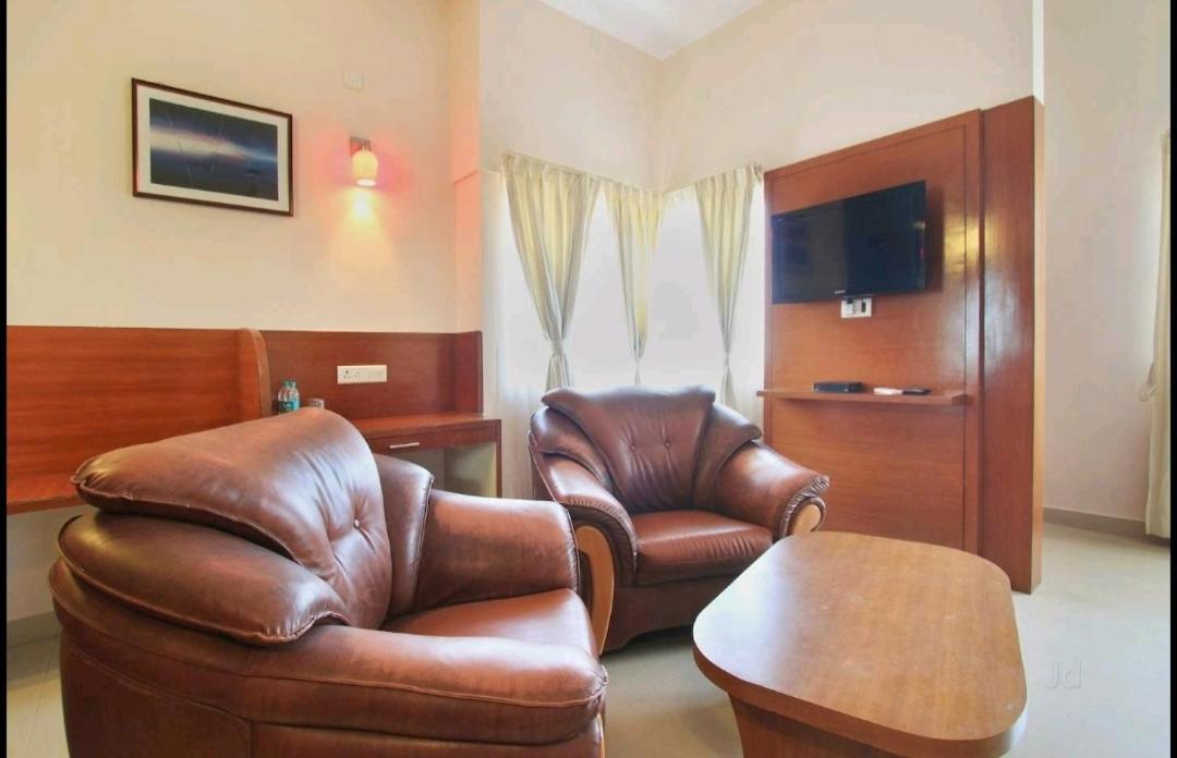 Hotel Stay By The Way ไมซอร์ ภายนอก รูปภาพ