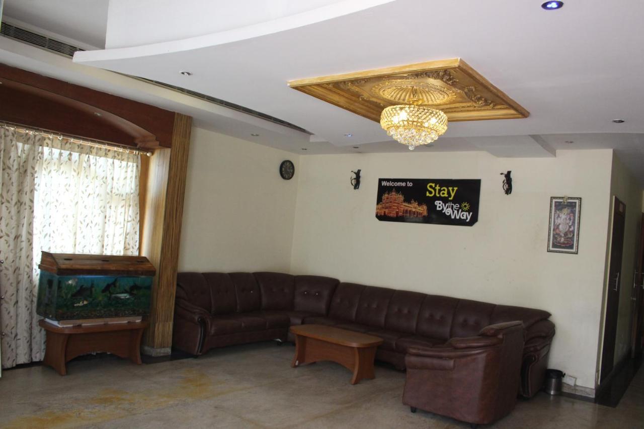 Hotel Stay By The Way ไมซอร์ ภายนอก รูปภาพ