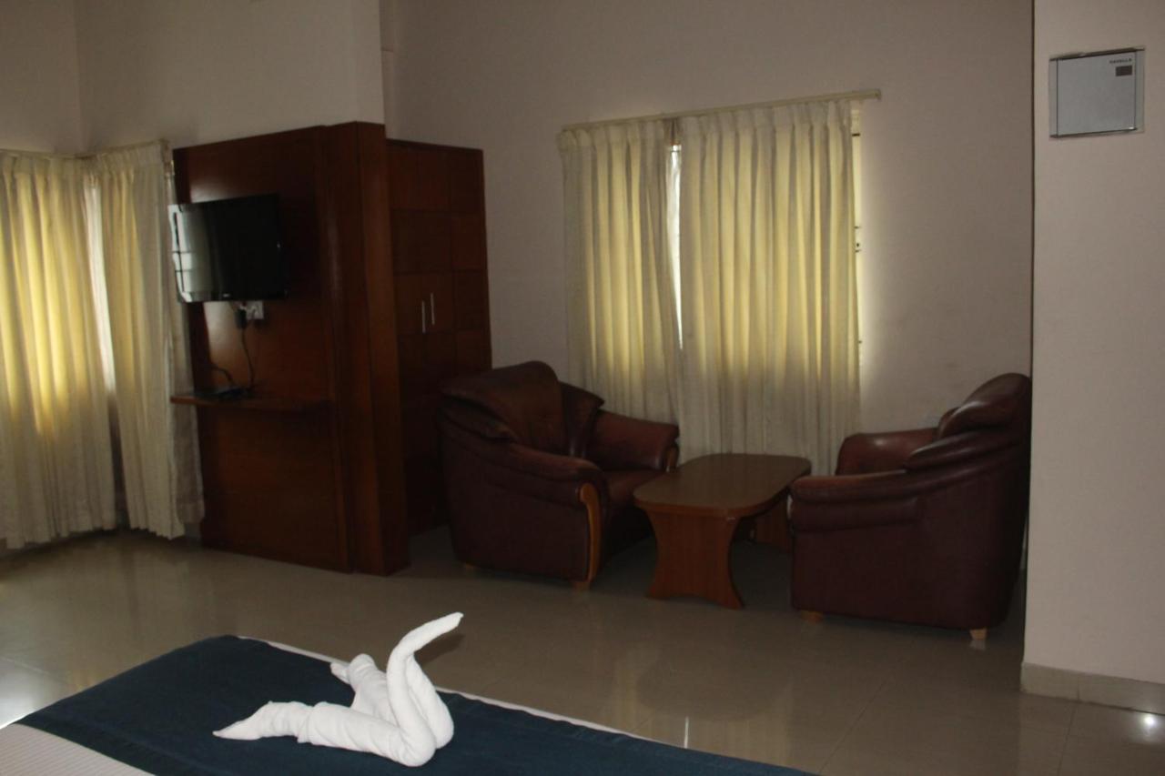 Hotel Stay By The Way ไมซอร์ ภายนอก รูปภาพ