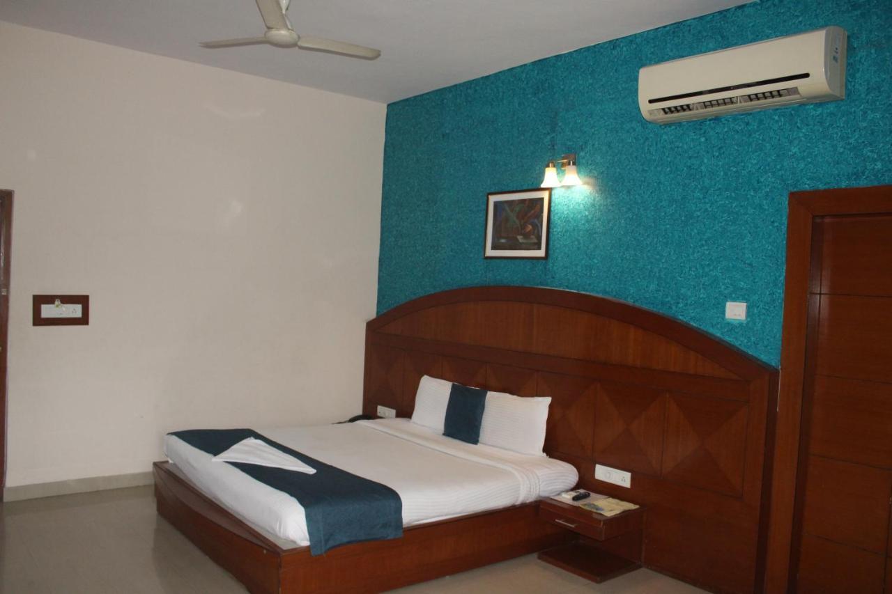 Hotel Stay By The Way ไมซอร์ ภายนอก รูปภาพ