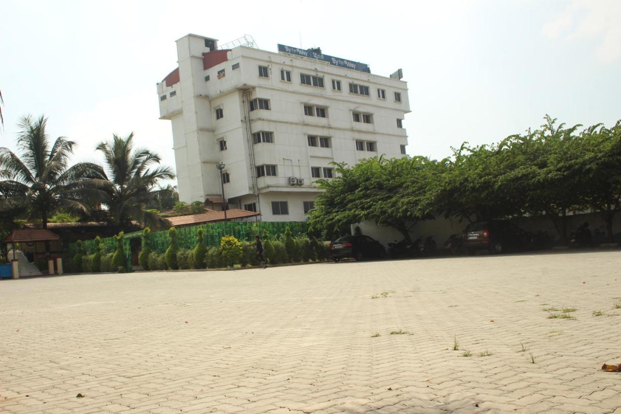 Hotel Stay By The Way ไมซอร์ ภายนอก รูปภาพ