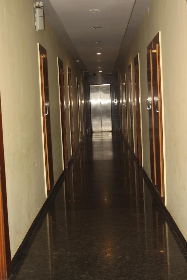 Hotel Stay By The Way ไมซอร์ ภายนอก รูปภาพ