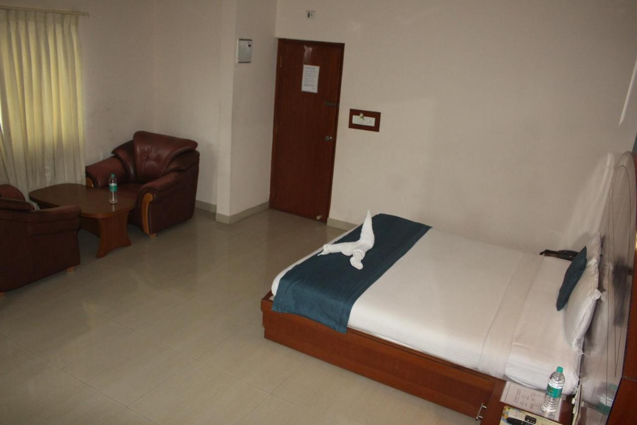 Hotel Stay By The Way ไมซอร์ ภายนอก รูปภาพ