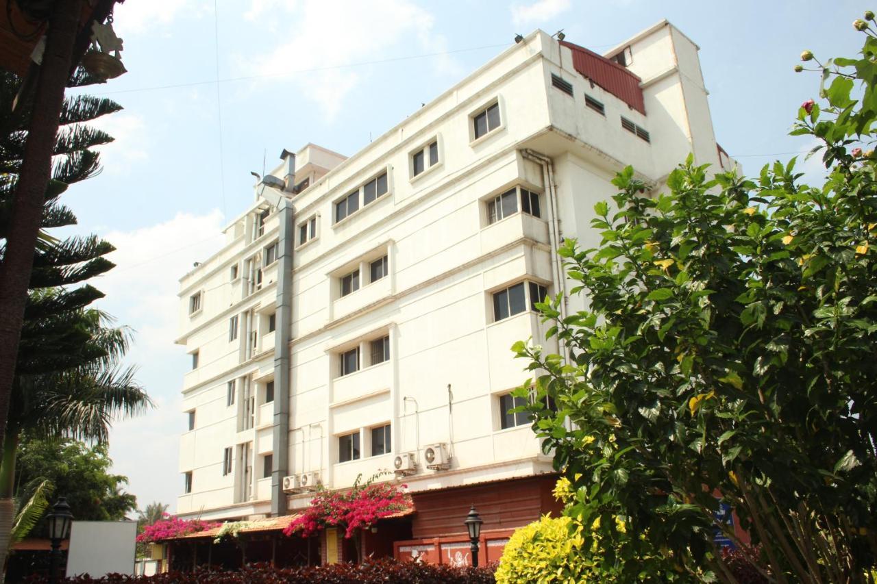 Hotel Stay By The Way ไมซอร์ ภายนอก รูปภาพ