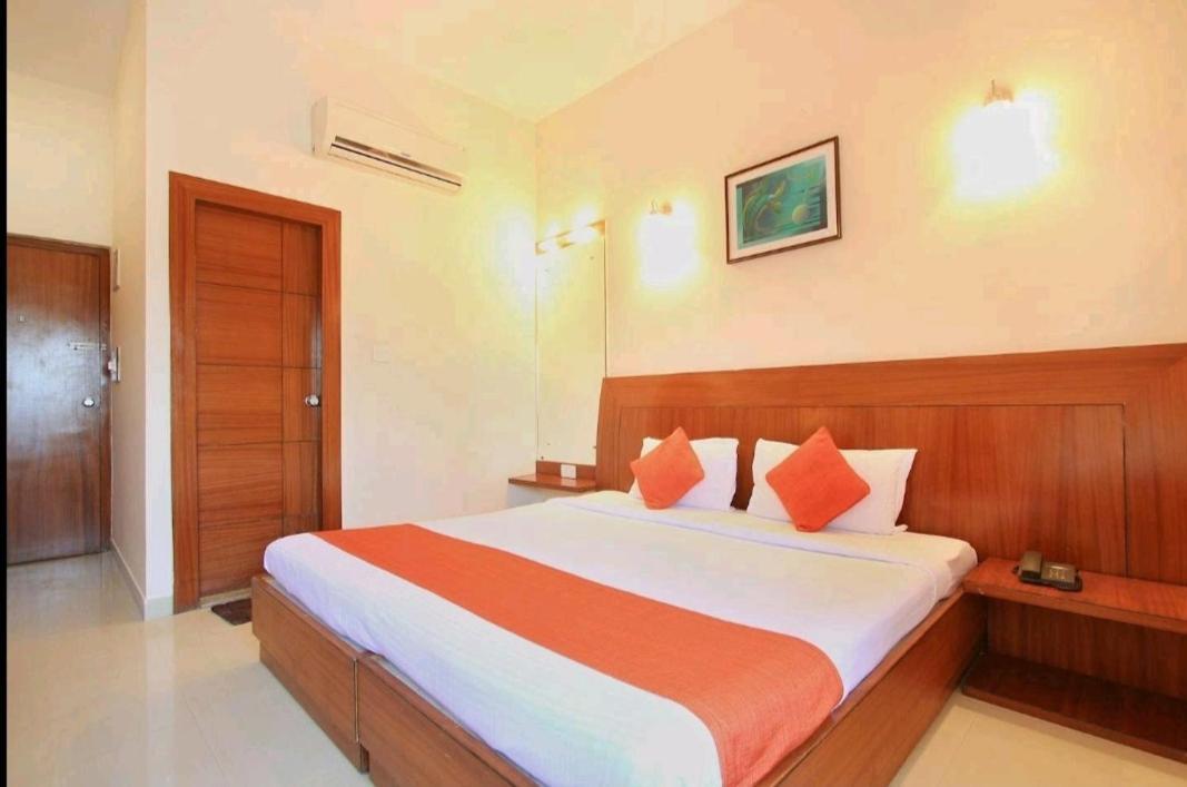 Hotel Stay By The Way ไมซอร์ ภายนอก รูปภาพ
