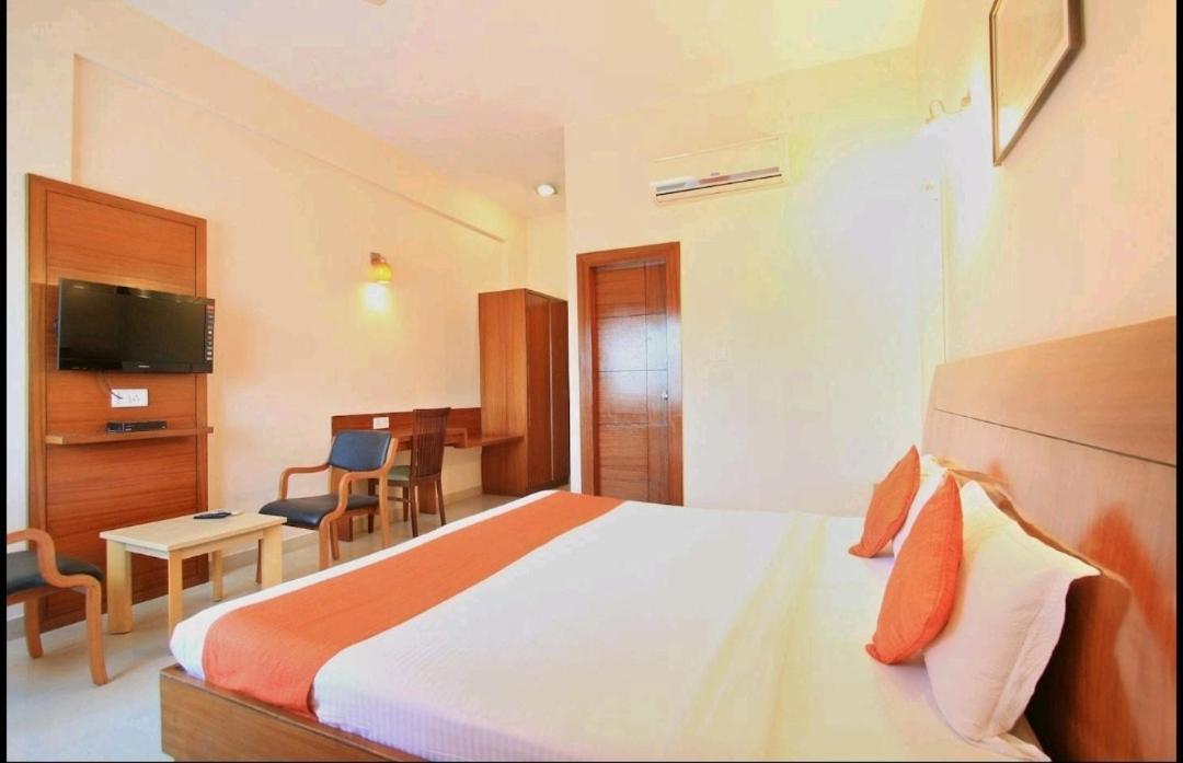 Hotel Stay By The Way ไมซอร์ ภายนอก รูปภาพ